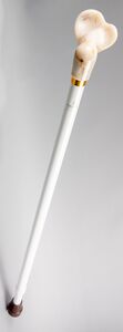 Ansicht auf den weißen Stock mit edlem Griff.