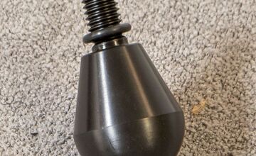 Ansicht auf die schwarze, rund Rollspitze