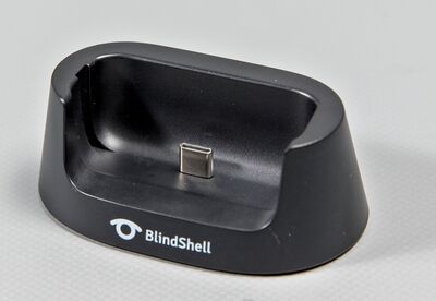 Ansicht auf die schwarze Ladestation.