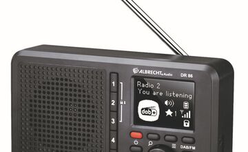 Ansicht auf das Radio im schwarzen Gehäuse